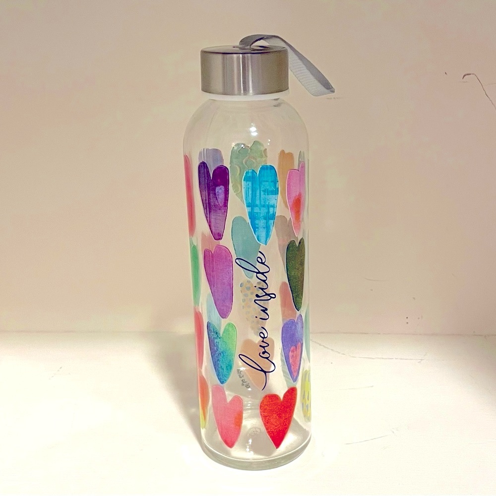NWOT BEAUTIFUL WATERCOLOUR HEARTS “LOVE INSIDE” GLASS WATER BOTTLE 18 Oz
